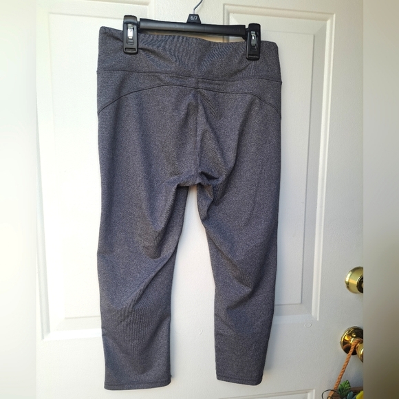 Alo Capri Leggings🩶 - Picture 2 of 8